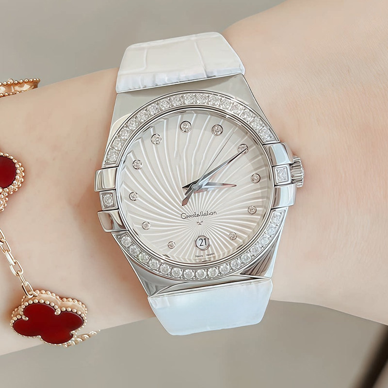 Curved leather watch strap wom - Omega Watch Constellation recension och pris
